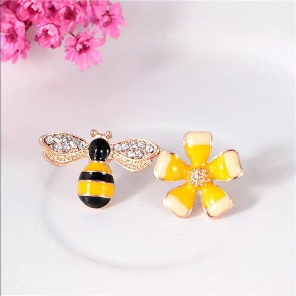 New Crystal Flower Bee  Earrings Studs - Picture 5 of 8